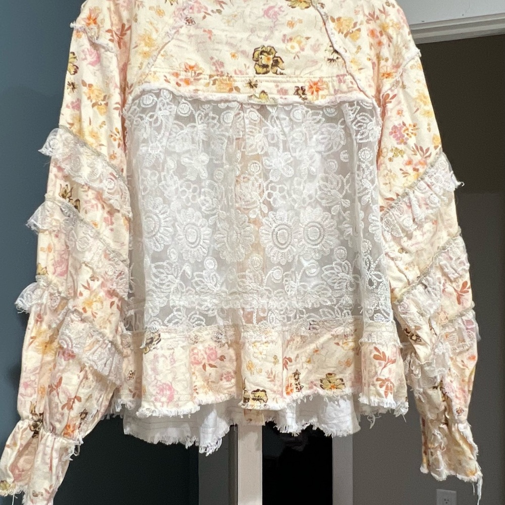 Floral Cream Jacket - Picture 3 of 4